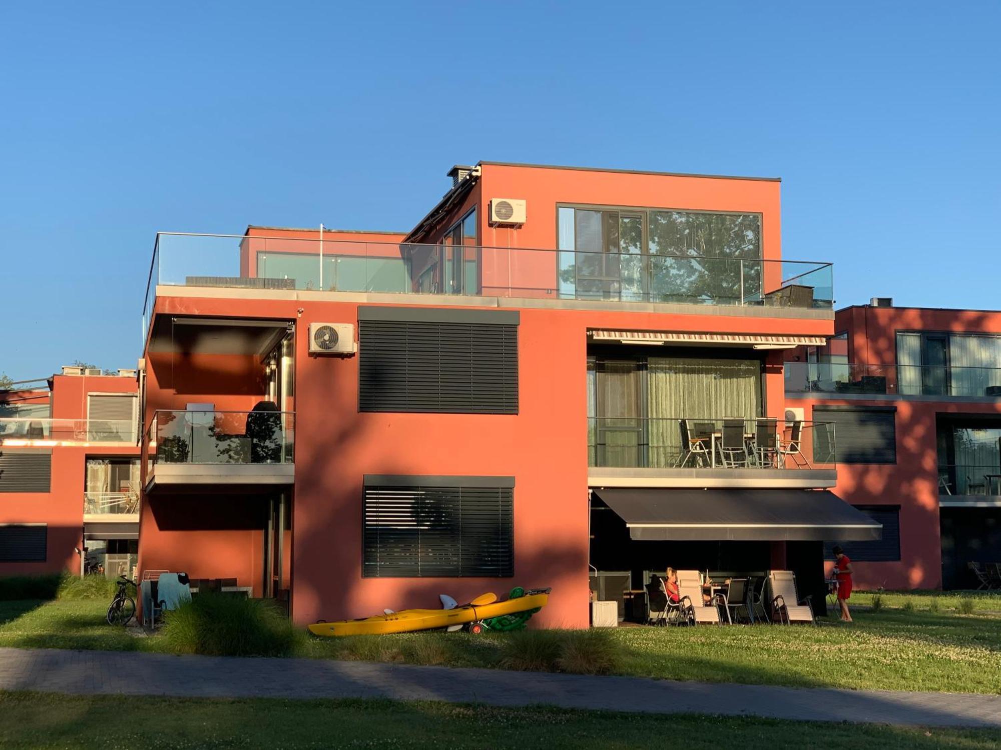 Bavaria Club Apartman Балатонлеле Екстериор снимка