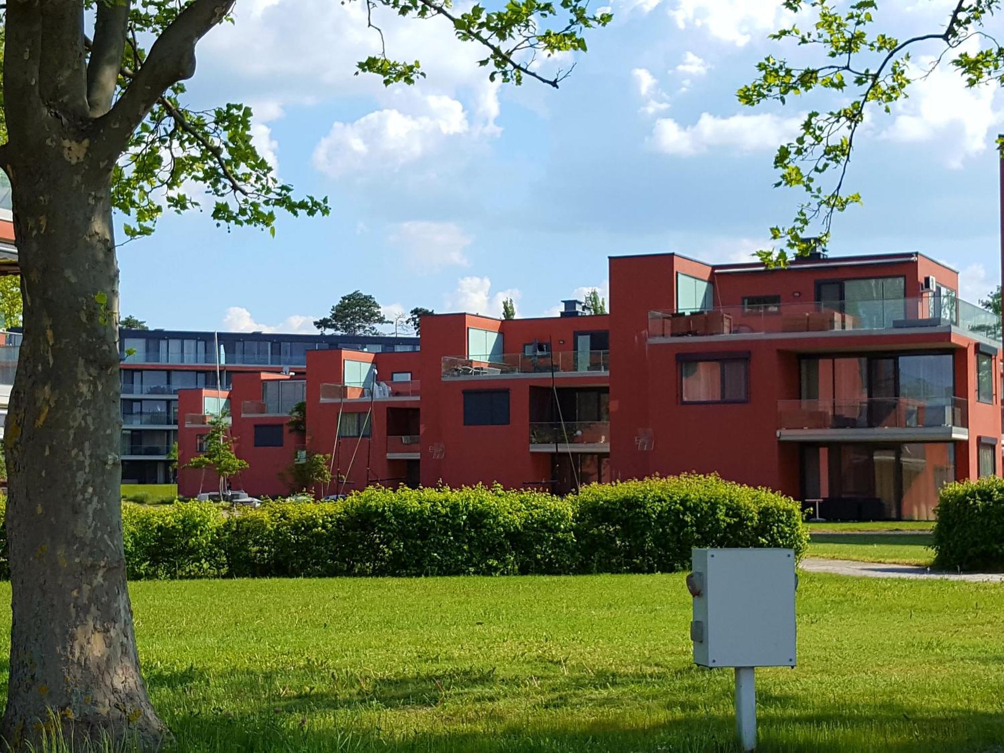Bavaria Club Apartman Балатонлеле Екстериор снимка
