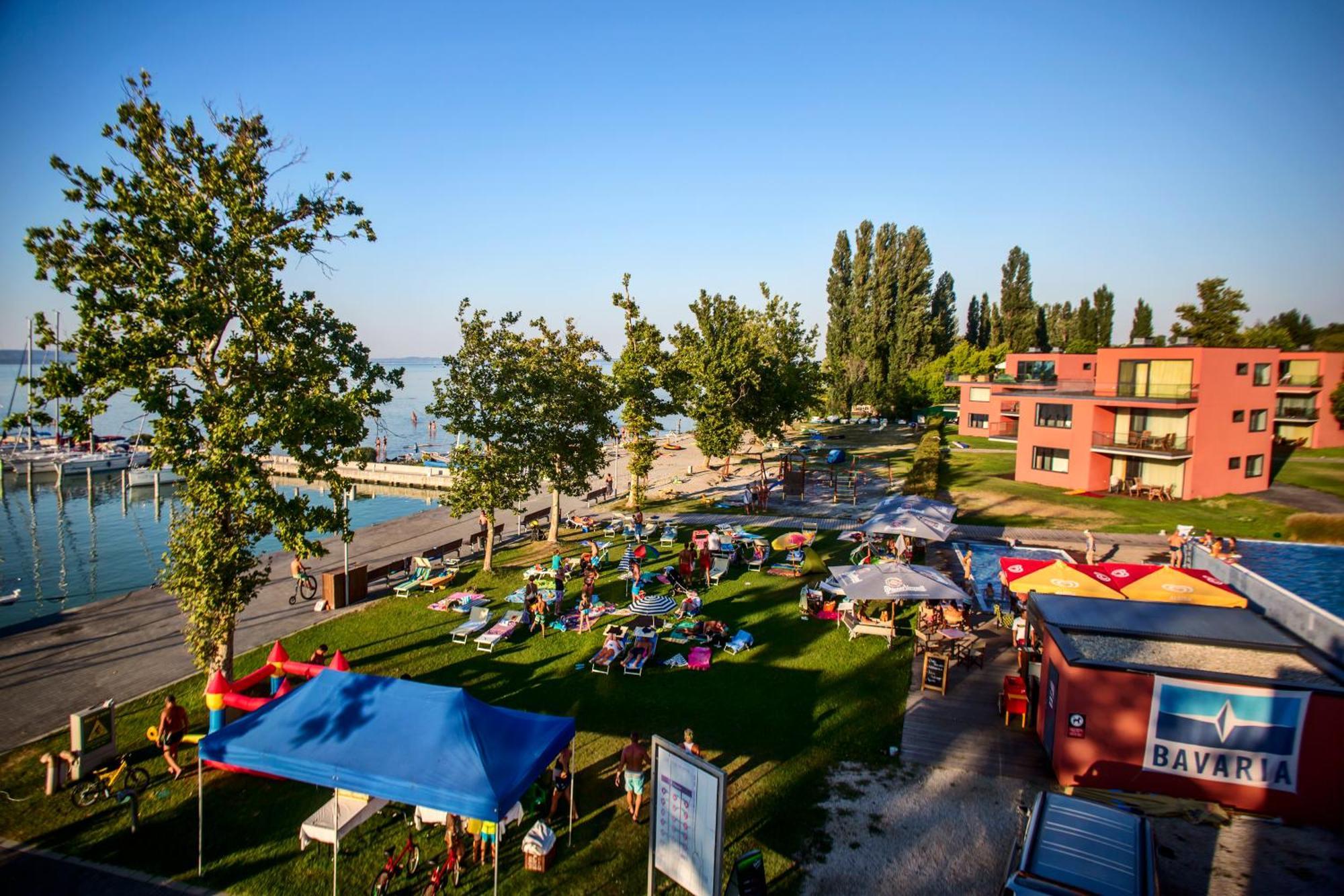 Bavaria Club Apartman Балатонлеле Екстериор снимка